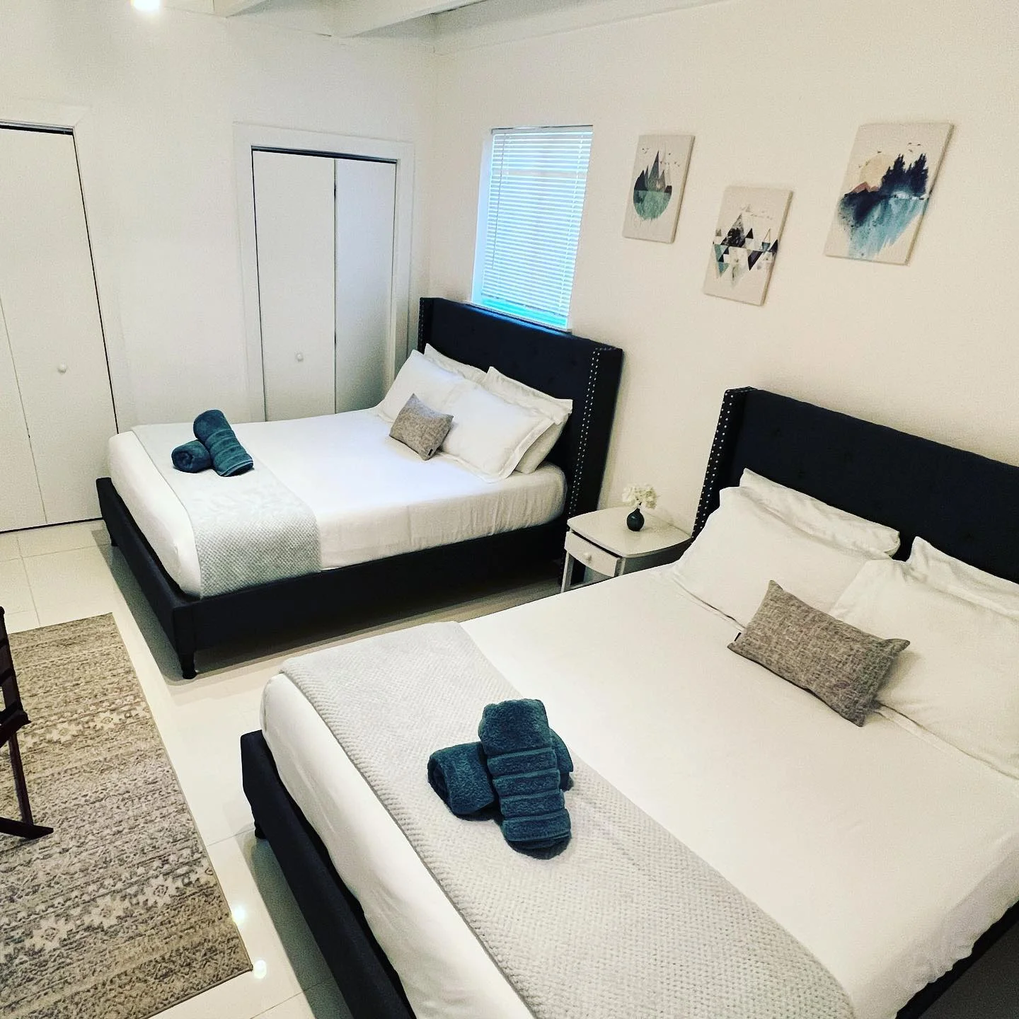 Sunshine Cleaning Service in Miami Beach, Florida. Recurring Cleaning, Deep Cleaning, Airbnb, Move in & Move out and Commercial Cleaning.