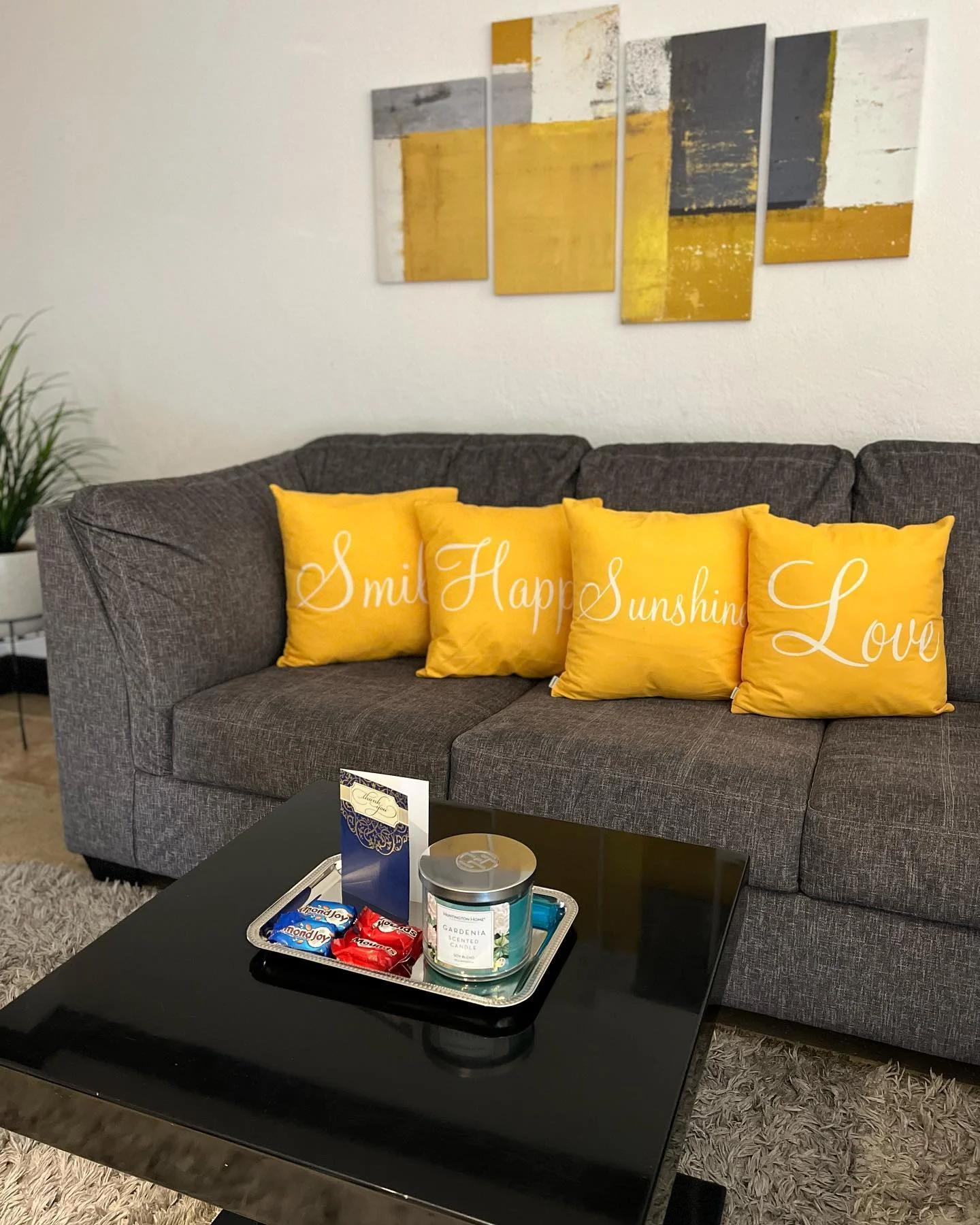 Sunshine Cleaning Service in Miami Beach, Florida. Recurring Cleaning, Deep Cleaning, Airbnb, Move in & Move out and Commercial Cleaning.