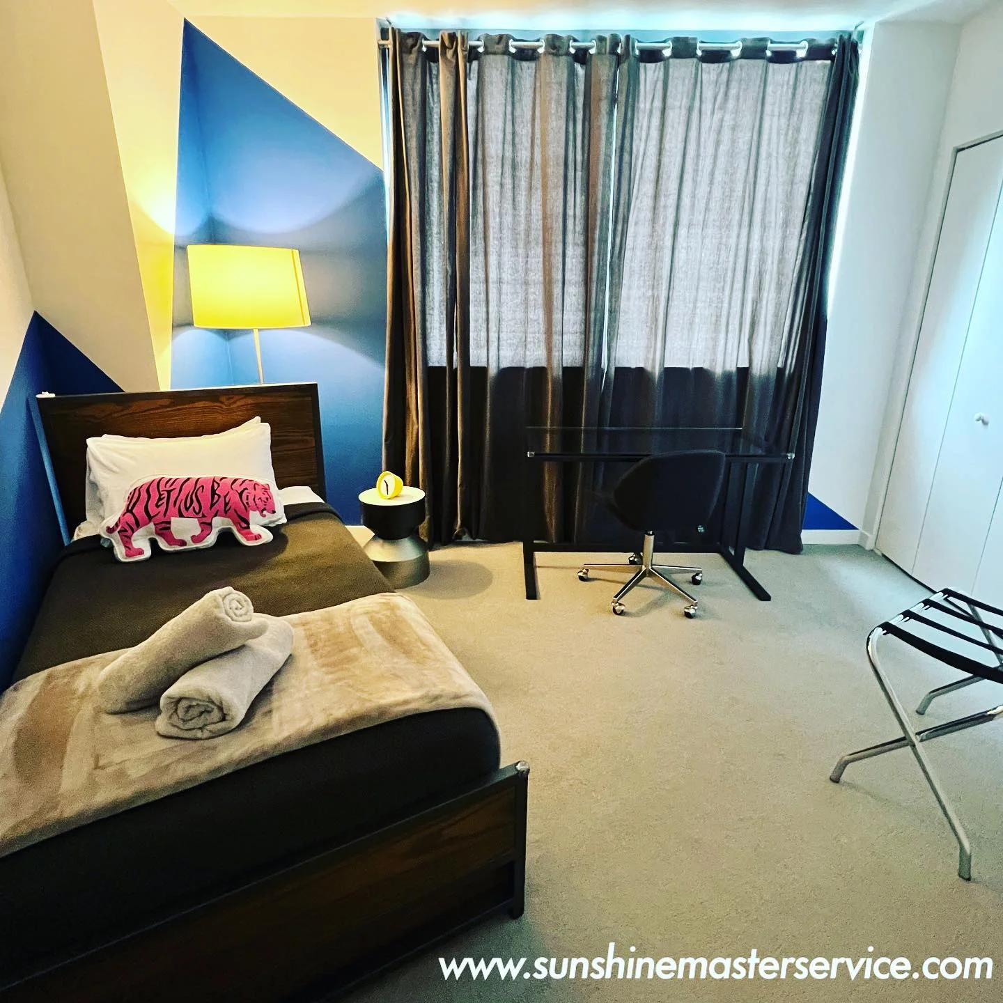 Sunshine Cleaning Service in Miami Beach, Florida. Recurring Cleaning, Deep Cleaning, Airbnb, Move in & Move out and Commercial Cleaning.