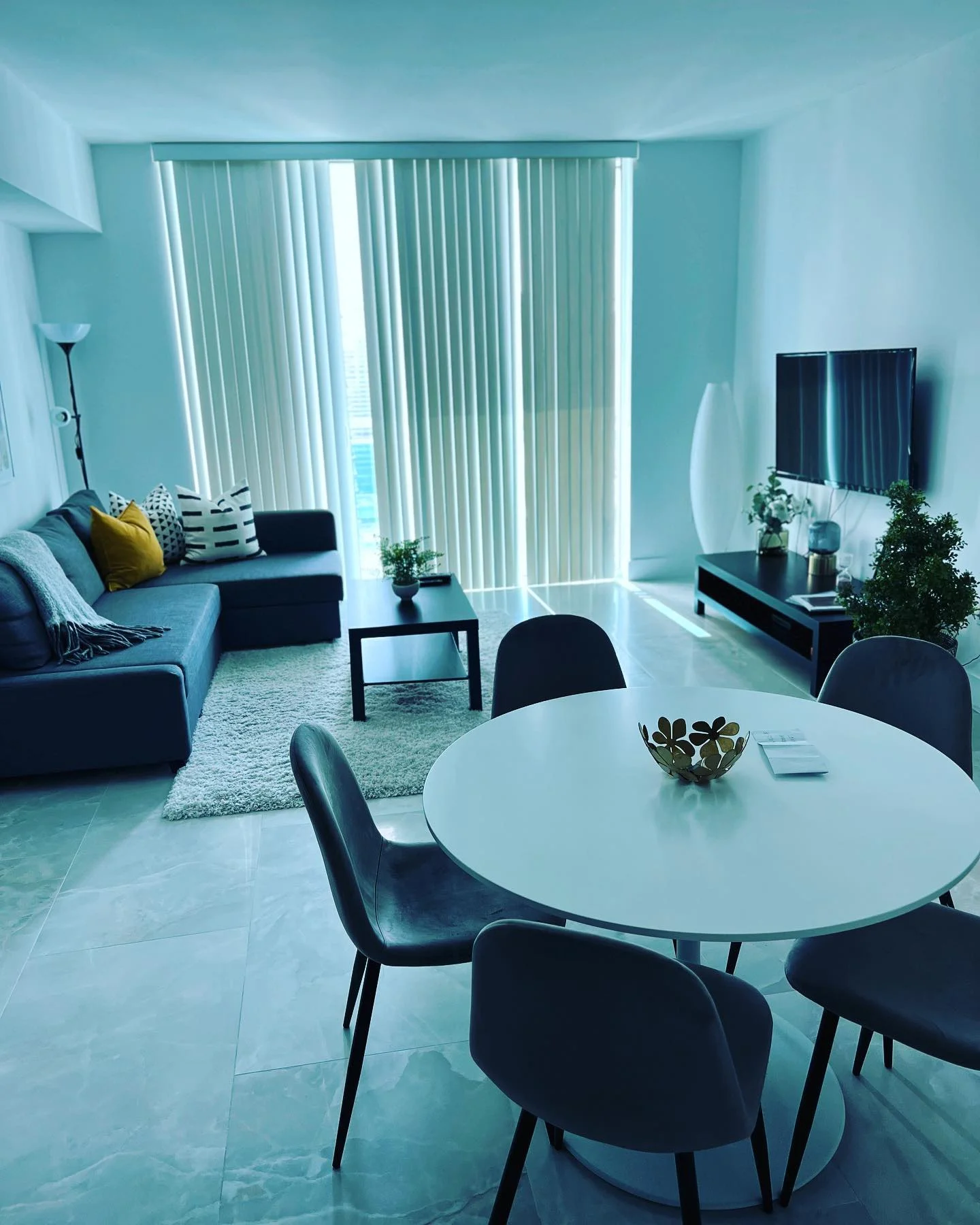 Sunshine Cleaning Service in Miami Beach, Florida. Recurring Cleaning, Deep Cleaning, Airbnb, Move in & Move out and Commercial Cleaning.