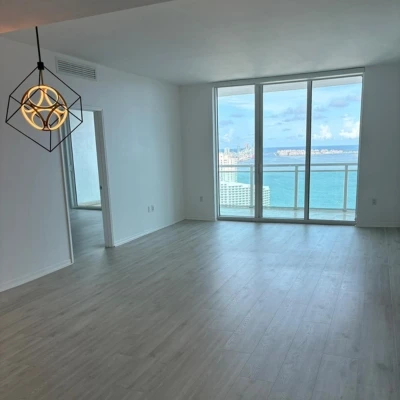 Sunshine Cleaning Service in Miami Beach, Florida. Recurring Cleaning, Deep Cleaning, Airbnb, Move in & Move out and Commercial Cleaning.